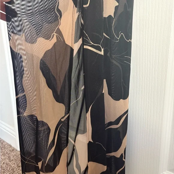 Windsor Black and Tan Floral Maxi Dress - Picture 4 of 5